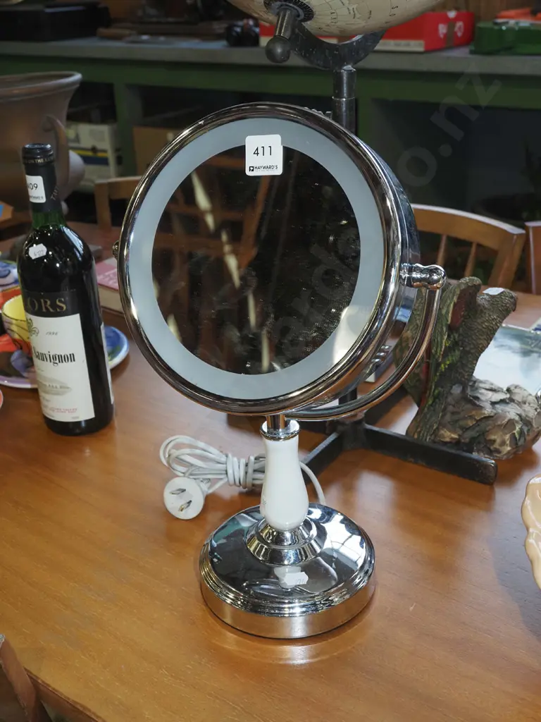 illuminated dressing table mirror  Image 1++