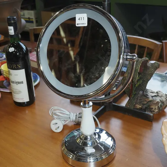 illuminated dressing table mirror 