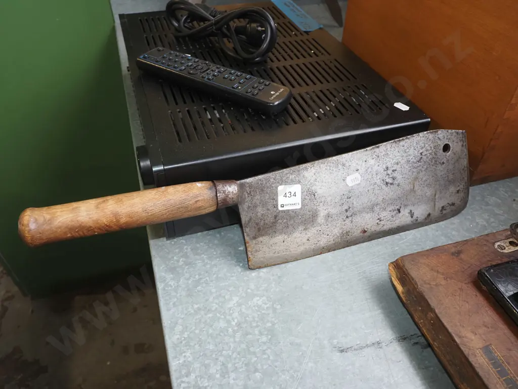 large vintage butcher's cleaver L475 Image 1++