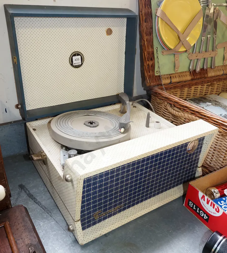 small portable record player - as is no returns Image 1++