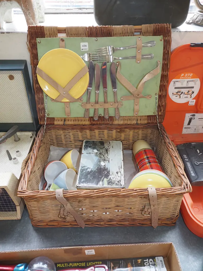 cane picnic hamper and contents Image 1++