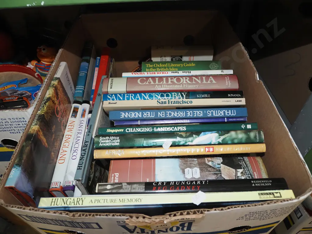 box; travel books Image 1++