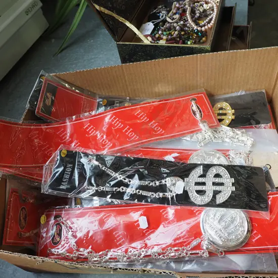 box; various hip hop medallions