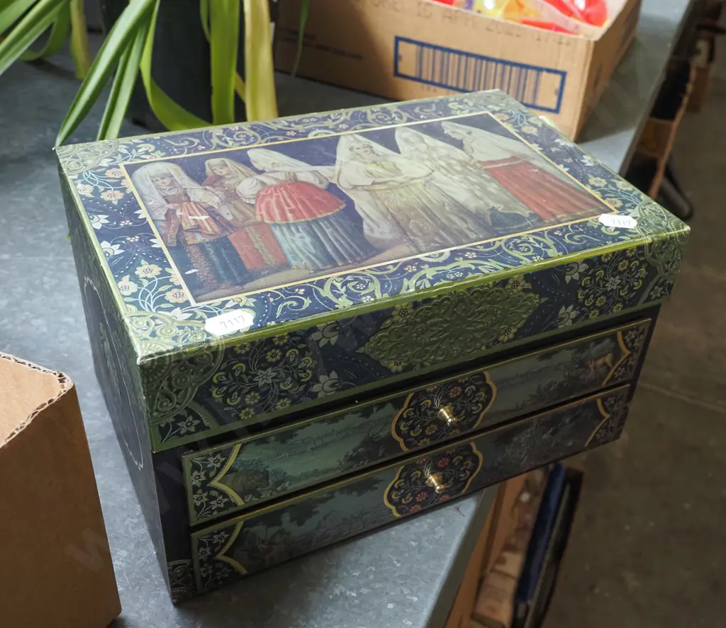 jewellery box and costume jewellery Image 1++