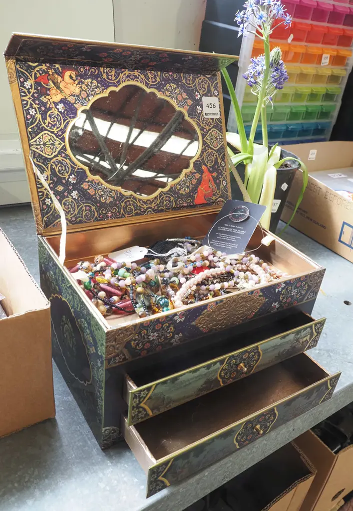 jewellery box and costume jewellery Image 1++