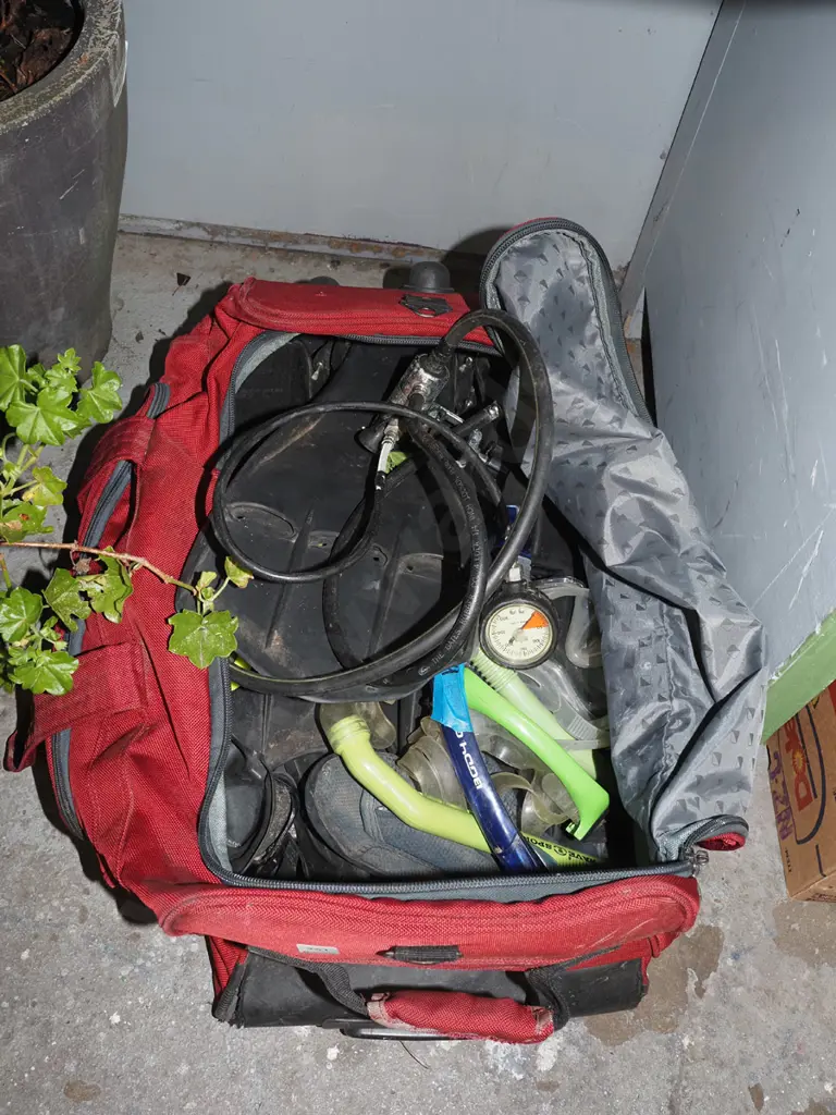 box; diver flippers, snorkels, regulator etc Image 1++