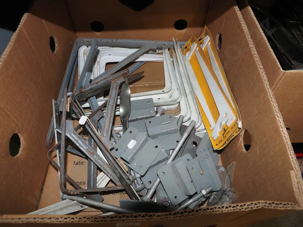 box; shelf brackets etc Image 1++