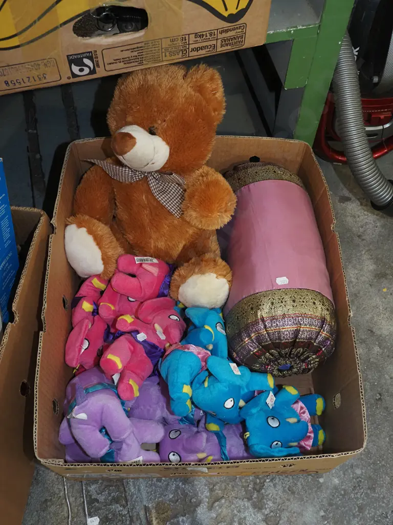 box; various soft toys Image 1++