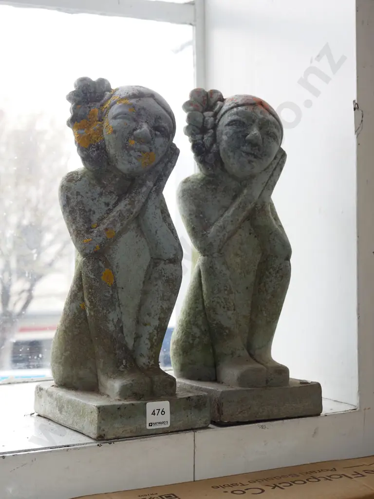 2x terracotta female garden figurines H360 Image 1++