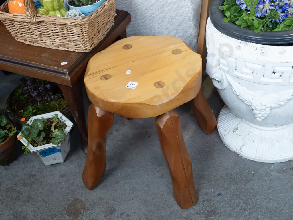 rimu stool Image 1++