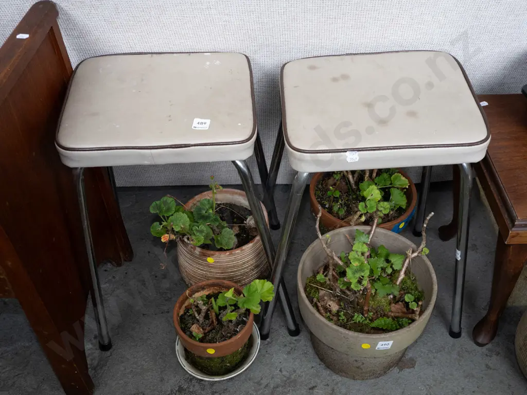 2x vinyl stools Image 1++