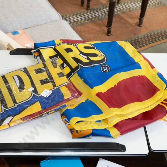 2x Highlanders flags