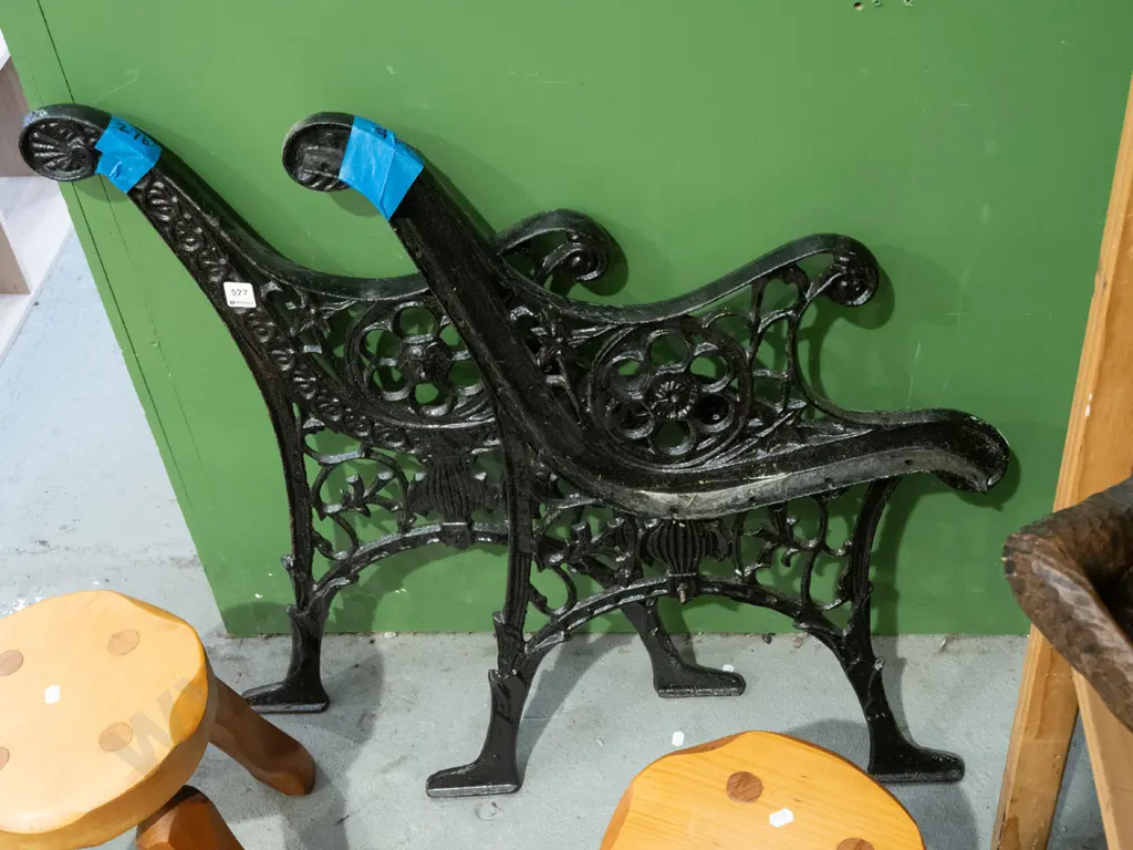 2x cat iron garden bench seat ends Image 1++