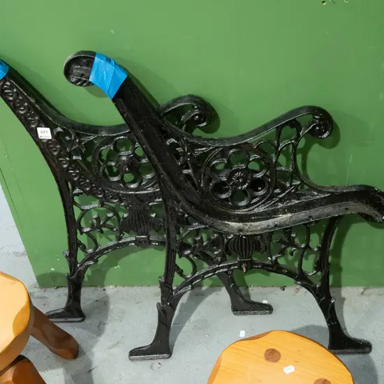 2x cat iron garden bench seat ends