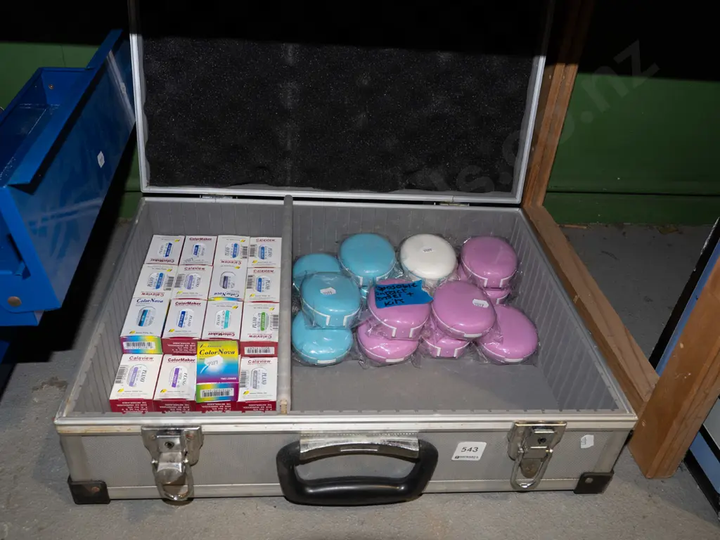 alloy equipment case, disposal contact lens kits Image 1++