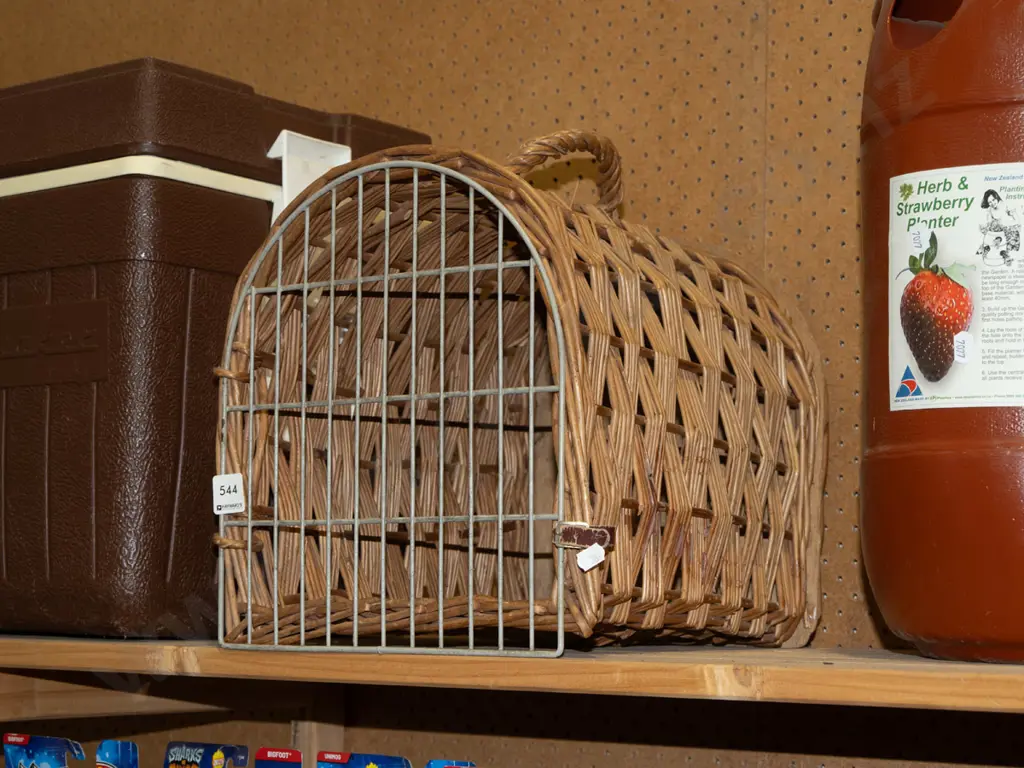 cane and metal pet carrier Image 1++