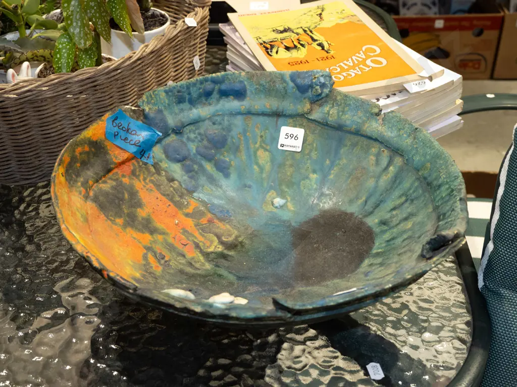studio pottery bowl - some damage Image 1++