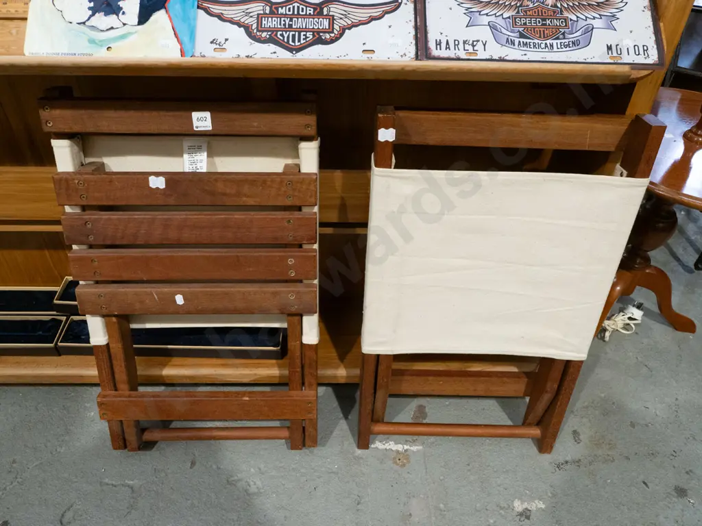 2x hardwood and canvas beach chairs Image 1++