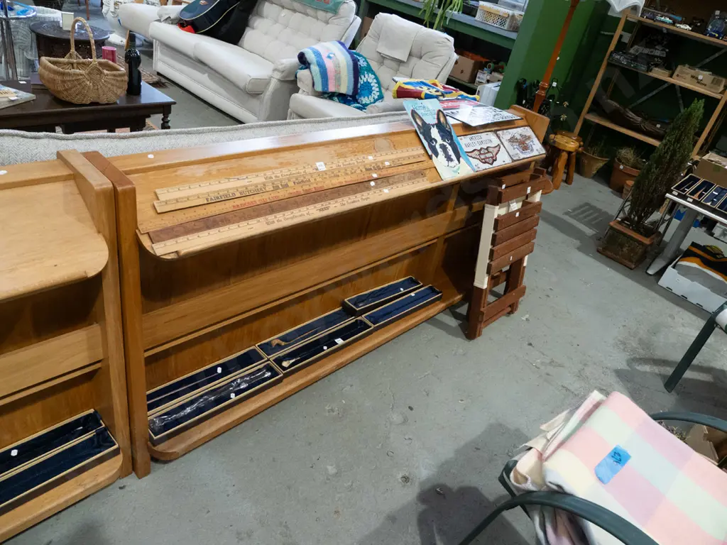solid rimu ecclesiastical kneeler H860 W850 Image 1++