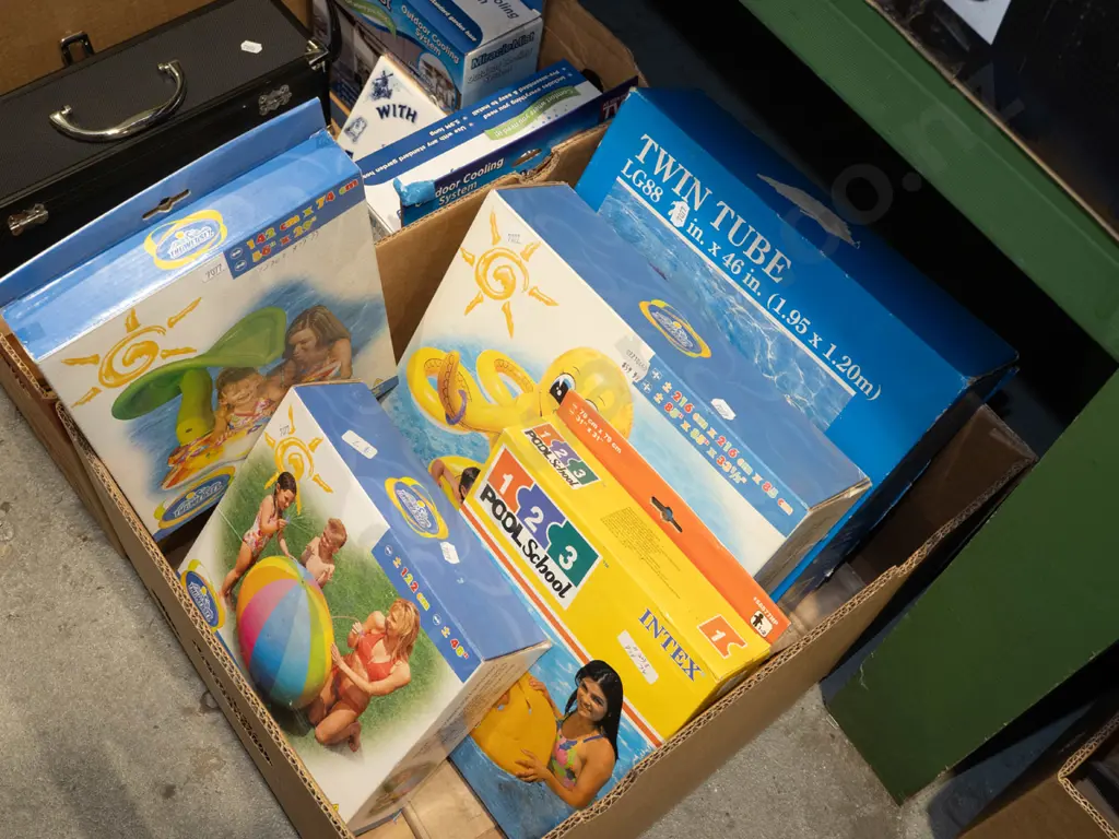 box; inflatable water toys Image 1++
