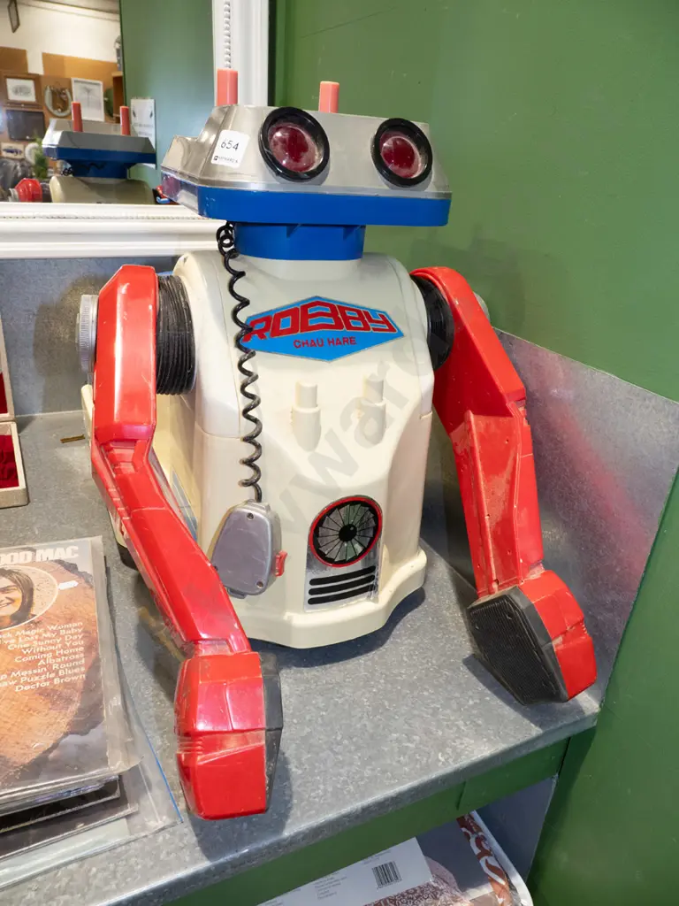 child's ride on robot toy - as is no returns Image 1++