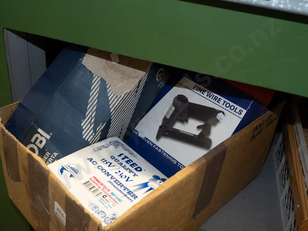 box; braiding guns, isolating transformer, automatic door closer Image 1++