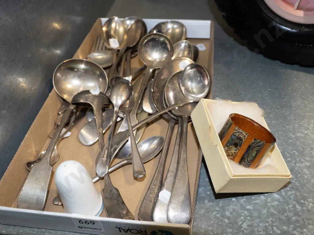 box; cutlery, napkin ring Image 1++