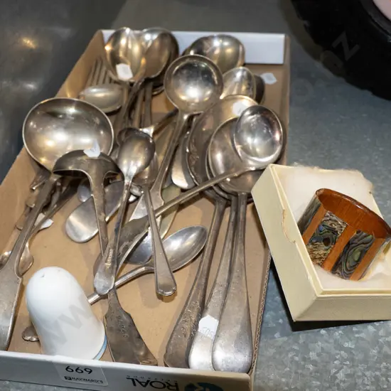box; cutlery, napkin ring