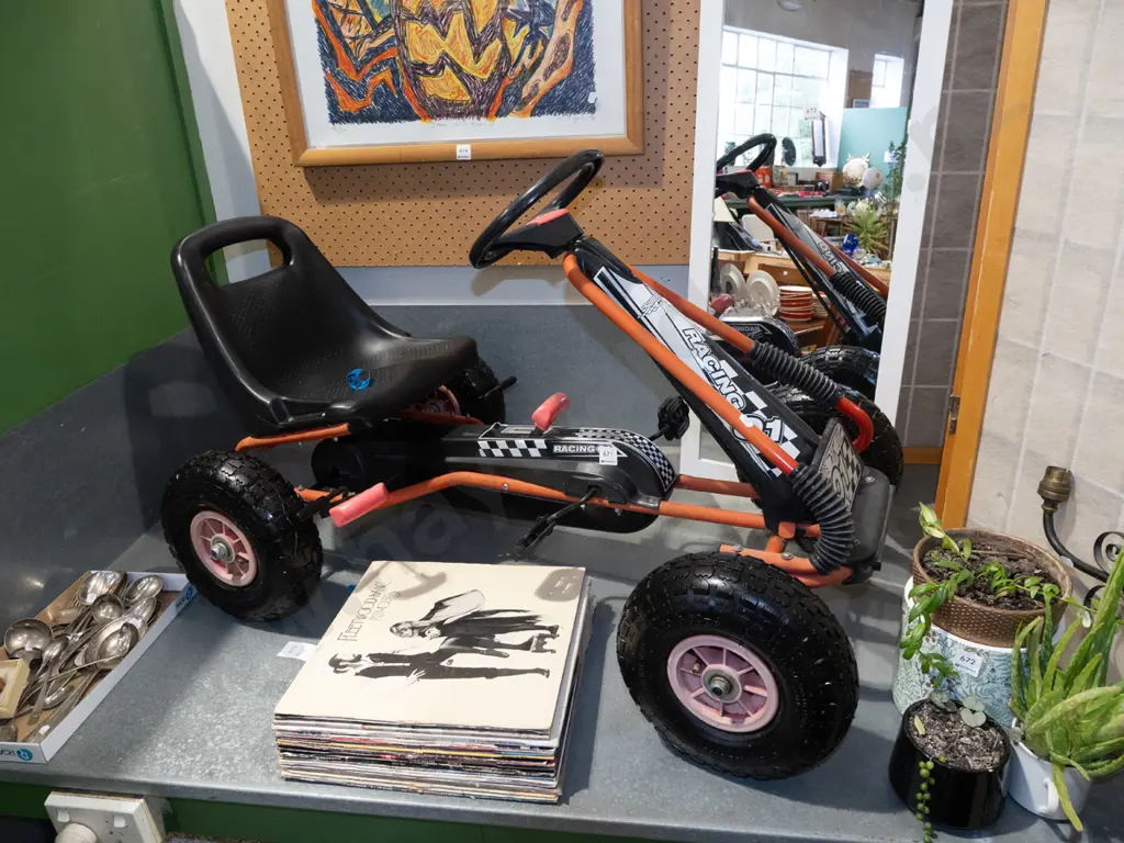 child's pedal car Image 1++
