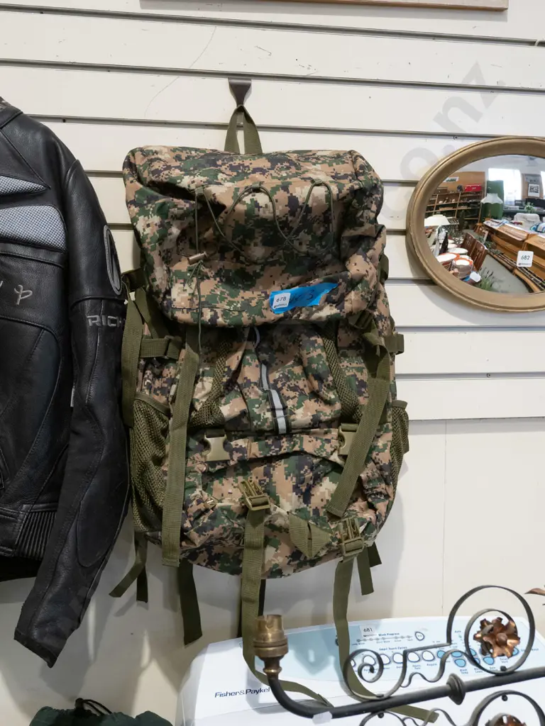 camouflage backpack Image 1++