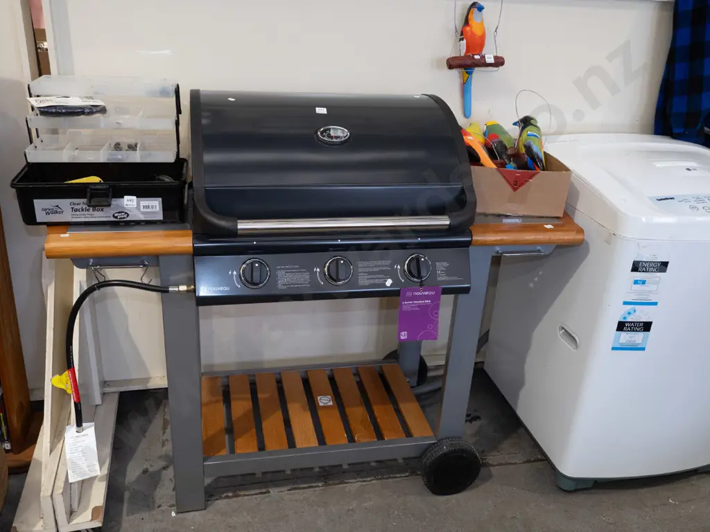 Nouveau as new 3 burner hooded bbq Image 1++