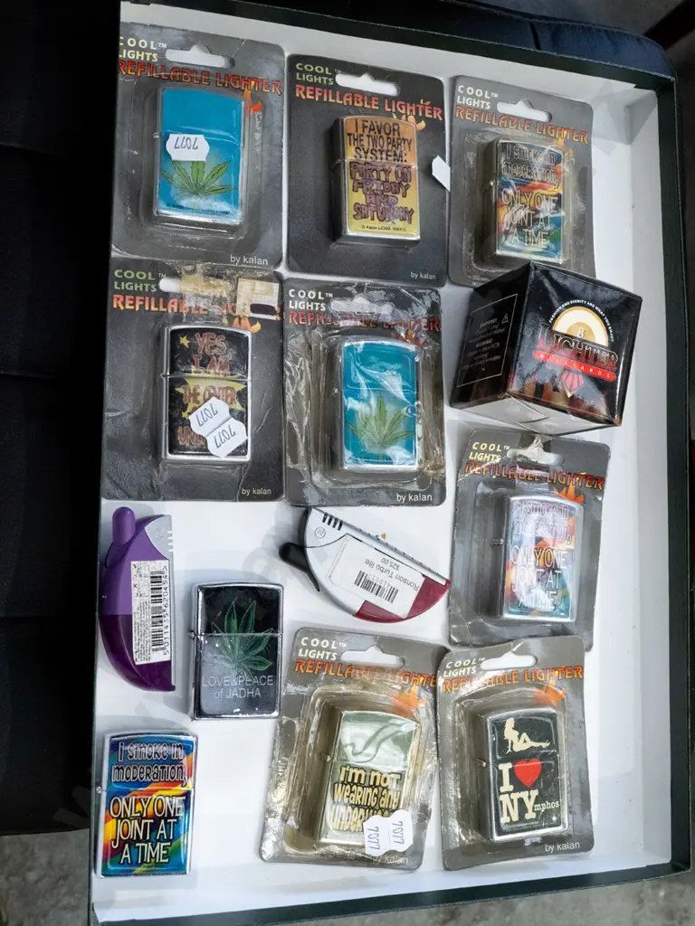 tray of lighters Image 1++