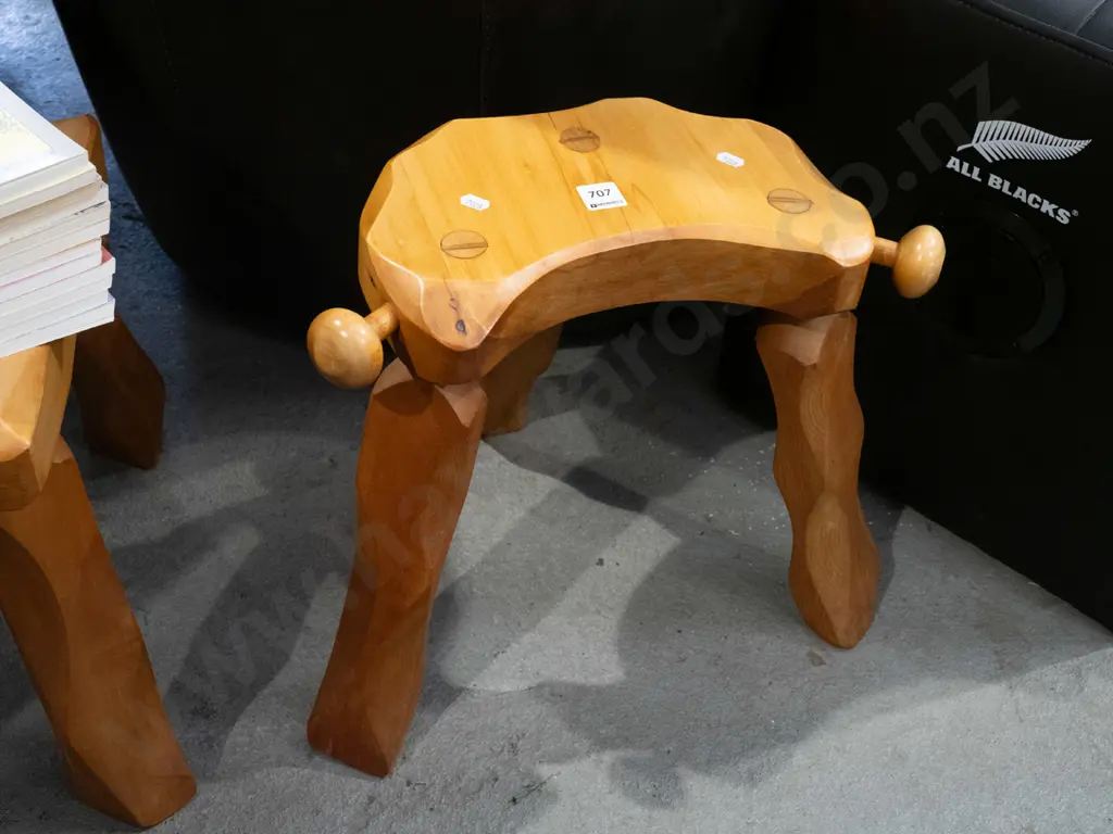 rimu milking stool Image 1++