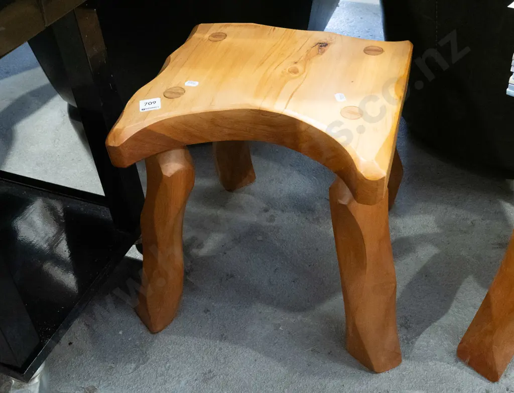 rimu milking stool Image 1++
