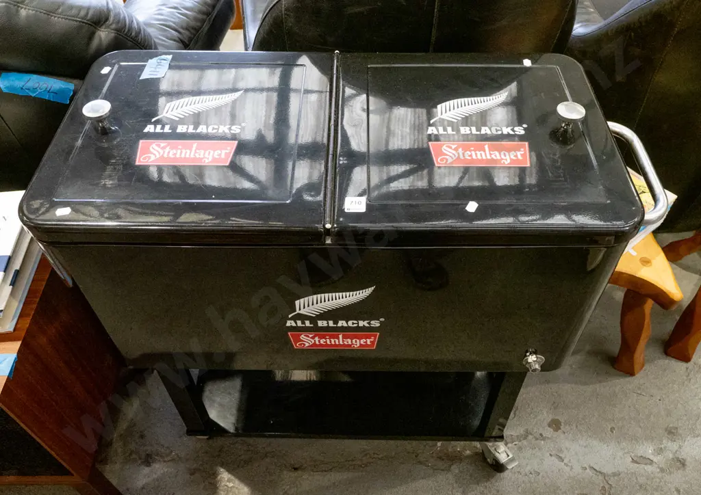 Steinlager chilly bin on casters Image 1++