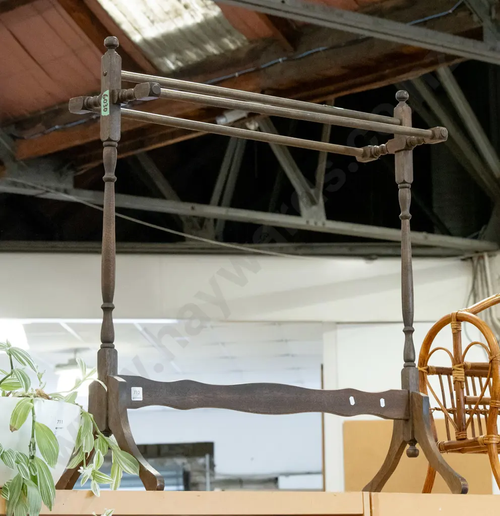 wooden towel rail   Image 1++