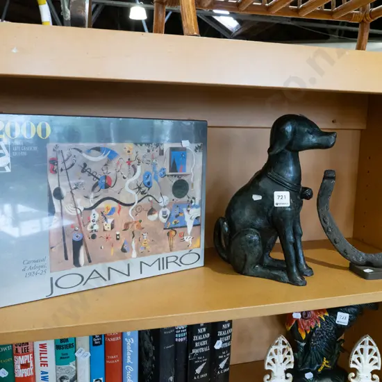 puzzle, composite dog figurine, large horseshoe on stand Dog H280