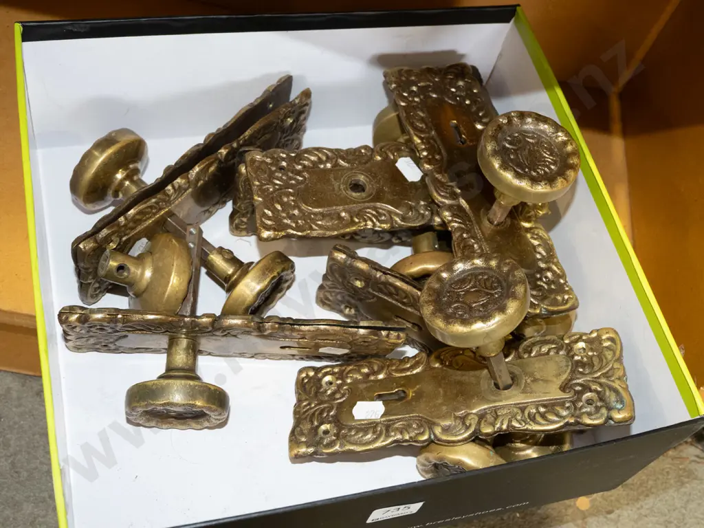 box; solid brass door hardware Image 1++