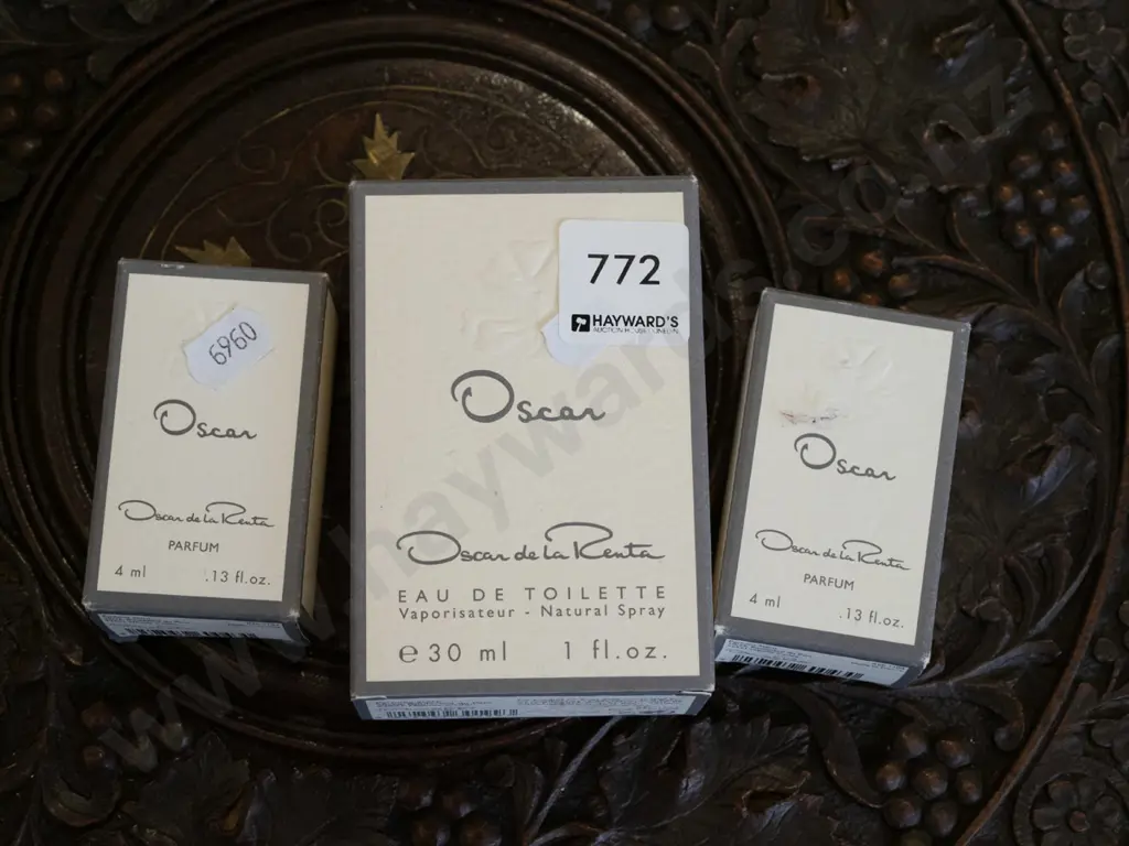 boxed Oscar de la Renta eau de toilette  30ml, 2x 4ml Image 1++