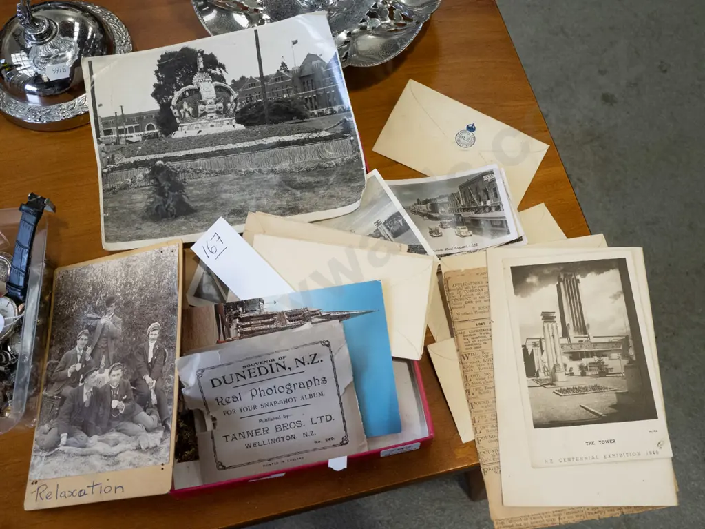 tray; souvenir photos, postcards etc Image 1++