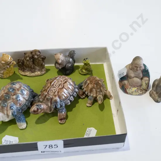 box; Wade Whimsie turtles etc 