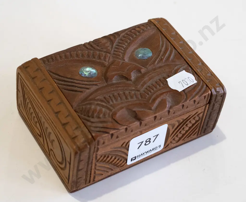 small carved Maori themed trinket box Image 1++