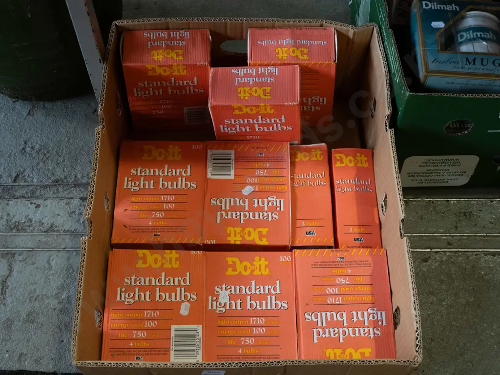 box; light bulbs Image 1++