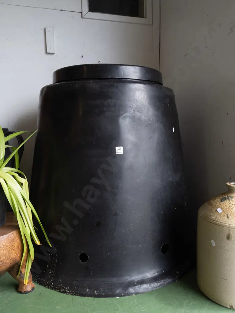 black plastic compost bin Image 1++