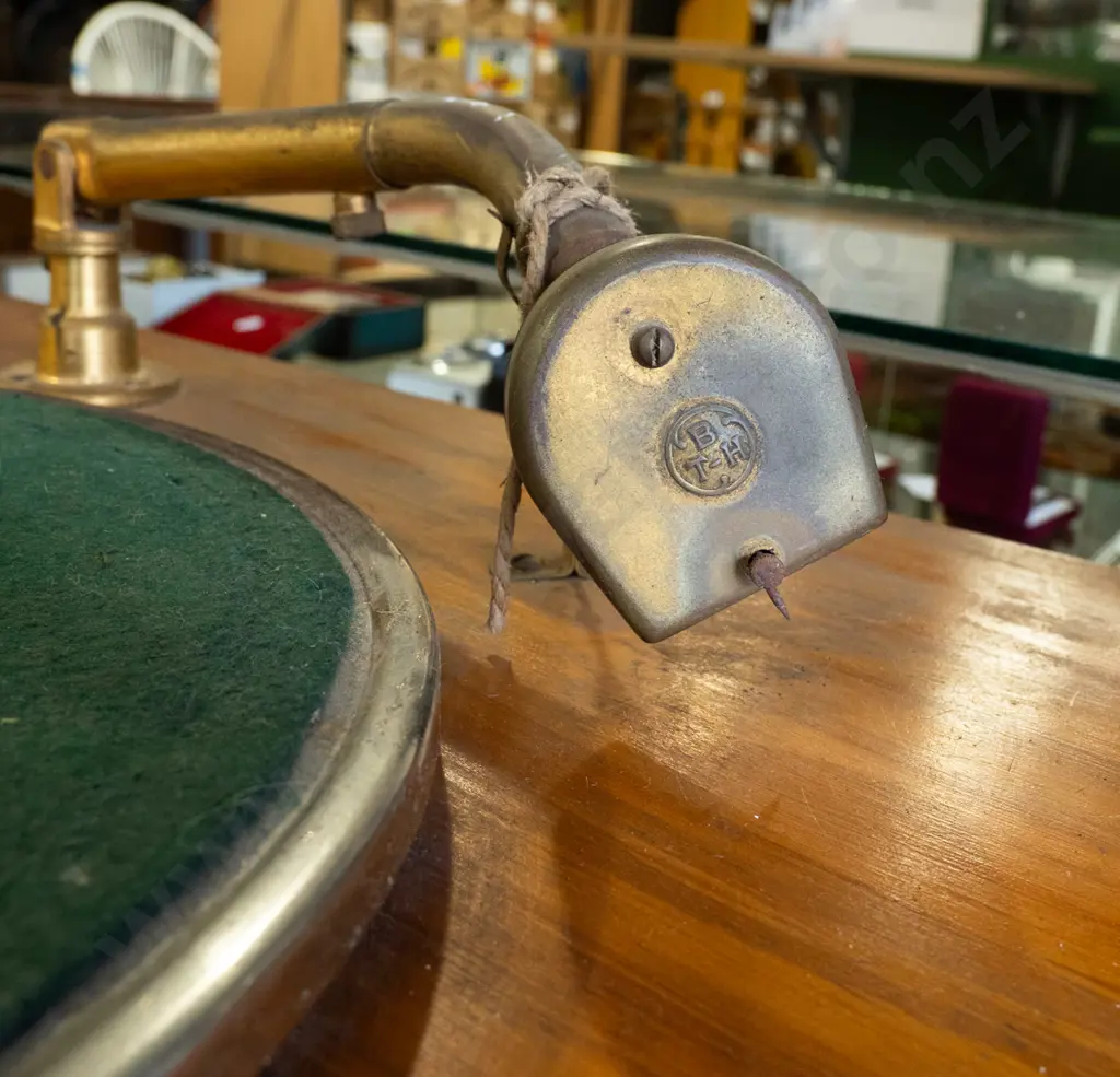 vintage restorer's Cu-Tone dual gramophone in solid rimu cabinet - As Is No Returns - H870 W1150 D560 Image 1++