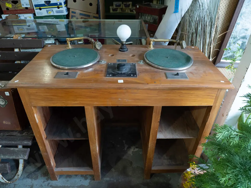 vintage restorer's Cu-Tone dual gramophone in solid rimu cabinet - As Is No Returns - H870 W1150 D560 Image 1++