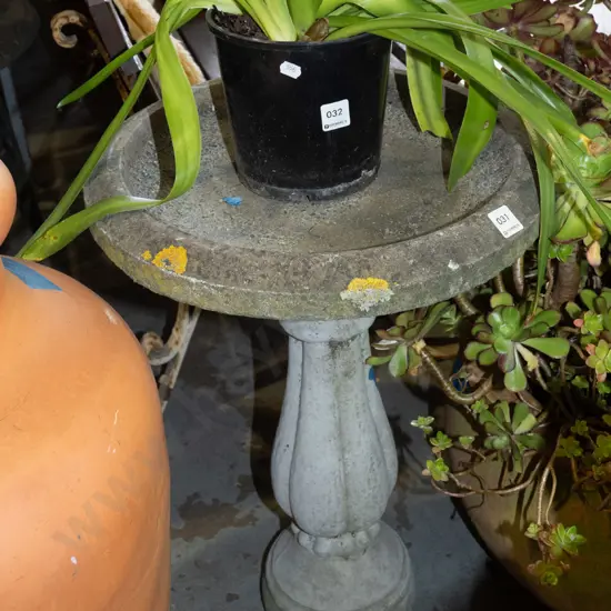 concrete bird bath H630
