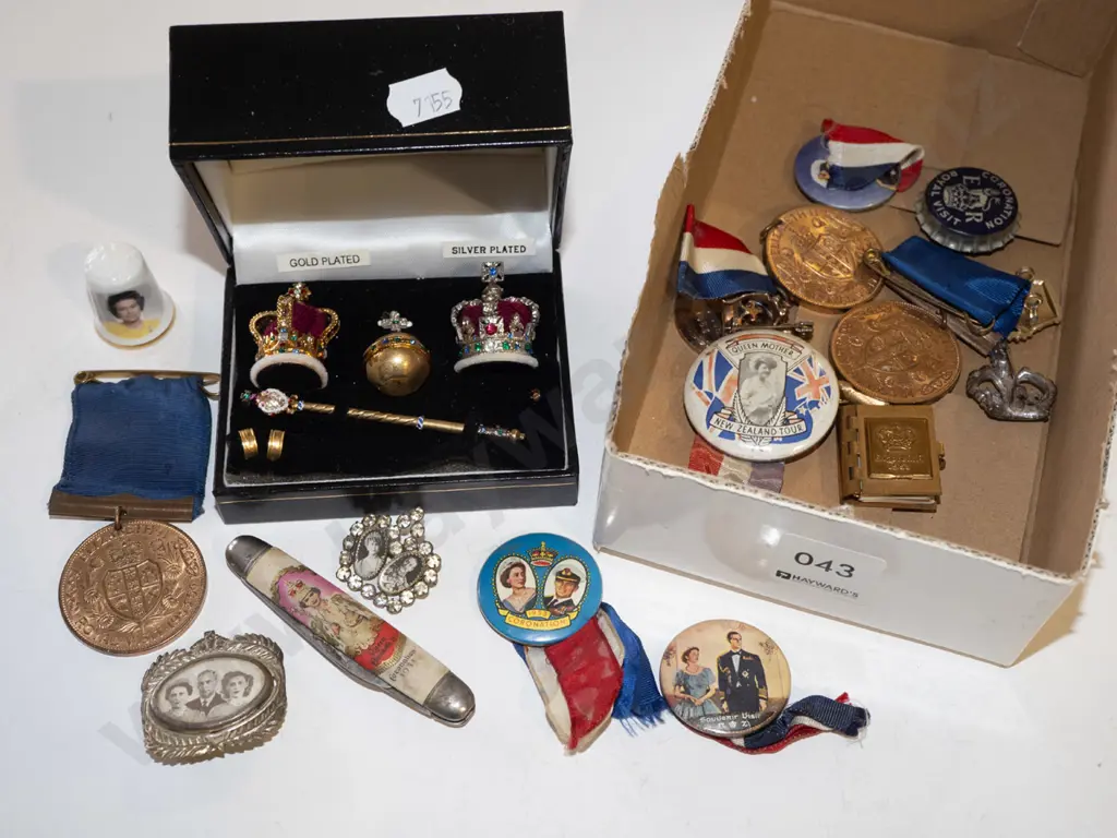 box; royal memorabilia, badges etc Image 1++