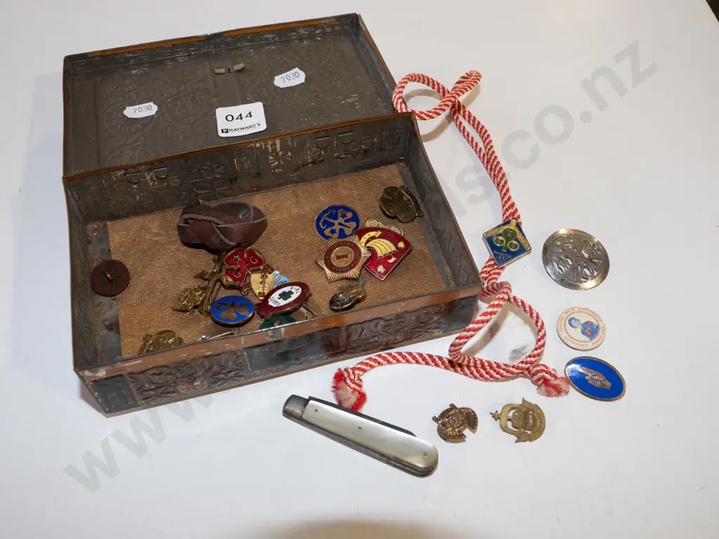 vintage tin; various Girl Guides badges, pocket knife Image 1++