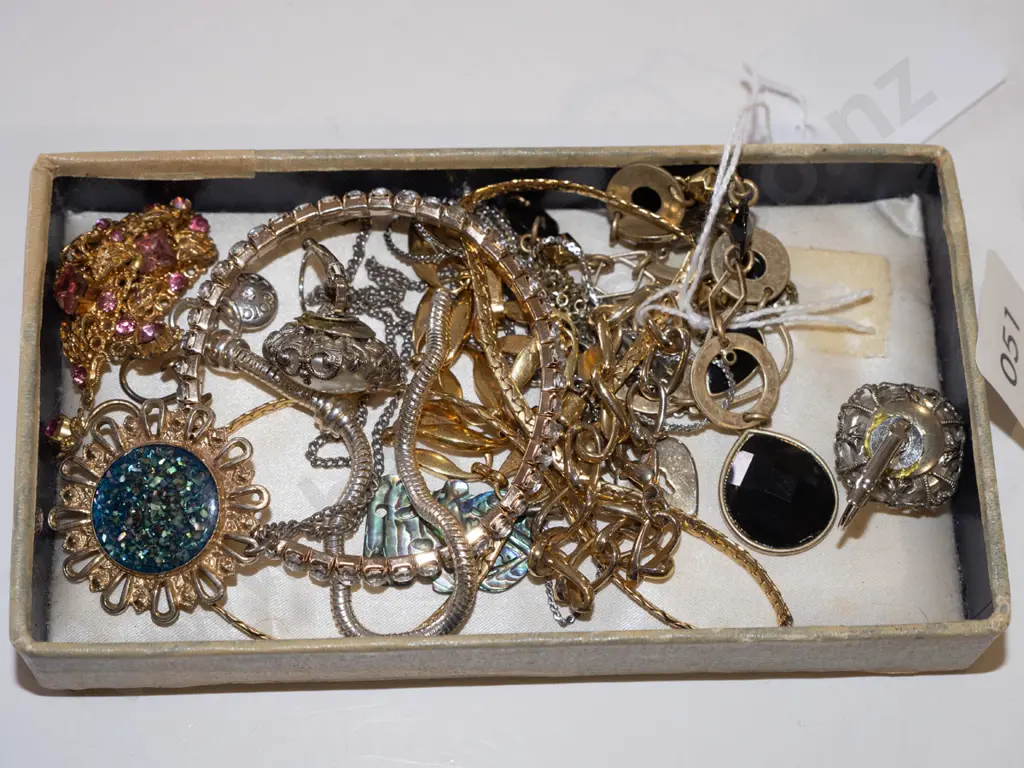 tray of costume jewellery Image 1++